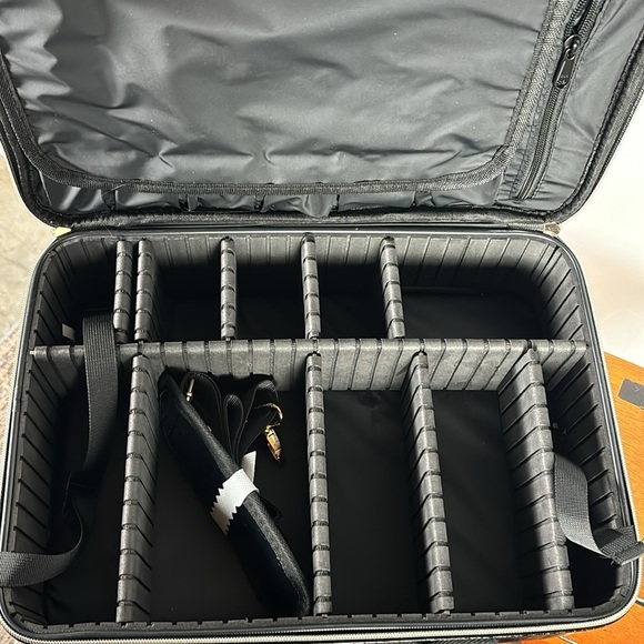 Relavel Makeup Bag Traveling Case - Picture 5 of 6